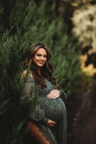 Maternity Photography Trees, Maternity Jungle Photoshoot, Pregnant Forest Photoshoot, Greenery Maternity Shoot, Outside Maternity Photography, Woodland Fairy Maternity Shoot, Nature Maturity Photoshoot, Maternity Photography Individual, Pine Tree Maternity Pictures