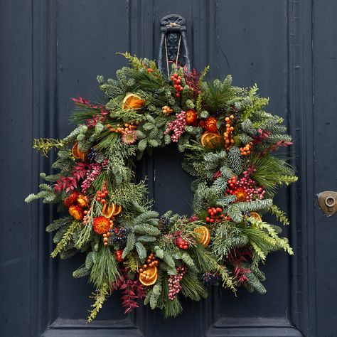 Botanique Workshop | Florist, Plants & Artisan Gift Store, London Dry Flower Christmas Wreath, Wreath With Dried Flowers, Christmas Wreaths Traditional, Christmas Wreath With Hydrangea, Traditional Wreath Christmas, Colourful Christmas Decor, Clementine Christmas, Modern Christmas Wreath, Natal Natural