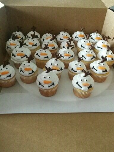 Frozen Cupcake Ideas, Olaf Snacks, Olaf With Marshmallows, Olaf Cupcake Cake, Disney Frozen Cupcakes, Olaf In Summer Birthday Party, Olaf Cupcakes, Olaf Birthday Party, Olaf Party