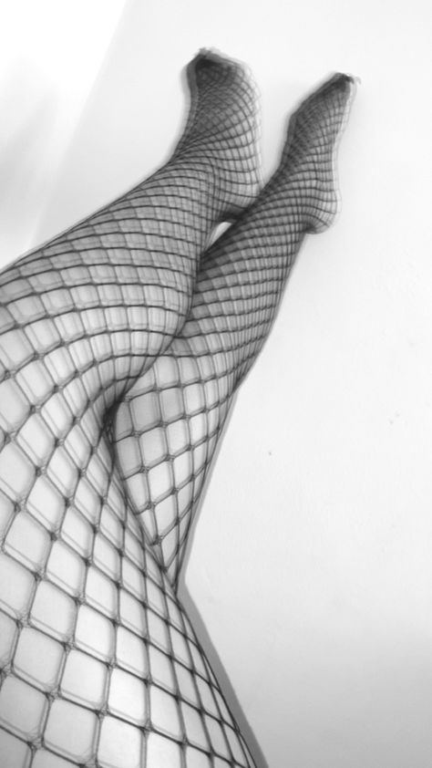 Fishnets Aesthetic, Stockings Aesthetic, Fishnet Stockings Outfit, Medias Red, Cute Goth Outfits, Women Socks Fashion, Aesthetic London, Summer Picture Poses, Fishnet Stockings