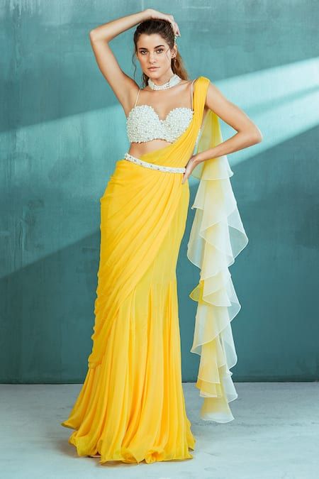 Haldi Ceremony Outfit, Haldi Dress, Haldi Outfits, Ruffle Sarees, Saree Wearing Styles, Fancy Sarees Party Wear, Ruffle Saree, Drape Saree, Yellow Saree