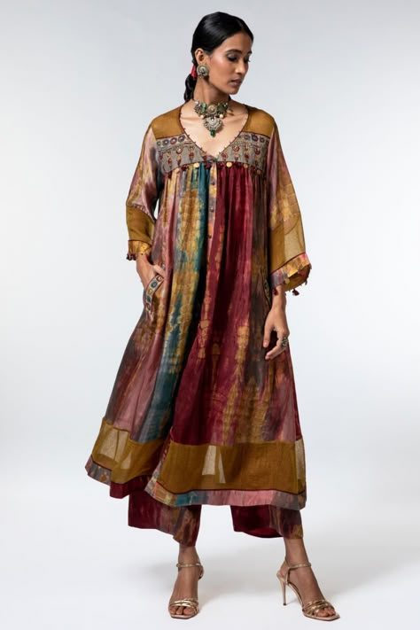 Tie Dye Kurta, Kaftan Designs, Designer Kurti Patterns, Casual Indian Fashion, Kurta Designs Women, Boutique Dress Designs, Dress Indian Style, Indian Designer Outfits, Designer Outfits