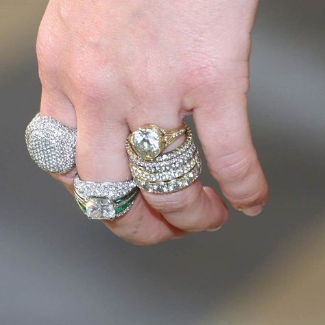 Miley Cyrus Engagement Ring, Miley Cyrus Wedding, Most Expensive Wedding, Heirloom Engagement Rings, Expensive Wedding, Rebecca Romijn, Anna Kournikova, Stacked Wedding Bands, Wedding Expenses