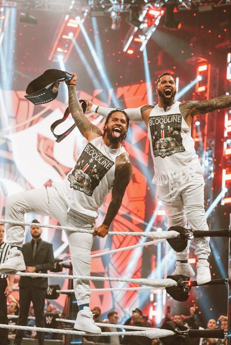 Samoan Men, Usos Wwe, Dog Backyard, Roman Reigns Family, The Usos, Wwe Superstar Roman Reigns, Wwe Tag Teams, Seth Freakin Rollins, Wwe Pictures