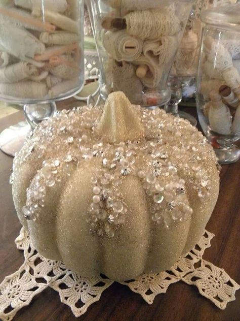 :-) Disney Wedding Centerpieces, Fall Pumpkin Crafts, Pumpkin Wedding, Cinderella Wedding, Glitter Pumpkins, Fall Wedding Centerpieces, Disney Home Decor, Pumpkin Fall Decor, Fall Wedding Colors