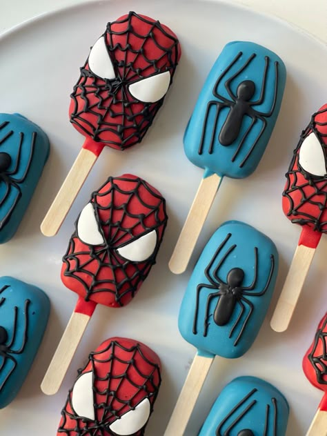 Spiderman popsicles, birthday party sweets, Spiderman theme party sweets Spider Man Popsicle, Spiderman Chocolate Covered Oreos, Spider Man Cakepop, Spiderman Cake Ideas Spider Man 3rd Birthday, Spiderman Cakepops Ideas, Spider Man Treat Table, Spider Man Cakesicles, Spider Man Birthday Treats, Spiderman Cake Pops Ideas