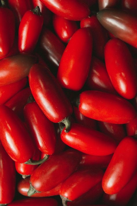 What’s So Special About San Marzano Tomatoes? Best Tomatoes For Sauce, Marzano Tomatoes, San Marzano Tomatoes, Canned Vegetables, Growing Tomatoes, Tomato Recipes, How To Can Tomatoes, Anchovies, Health Risks