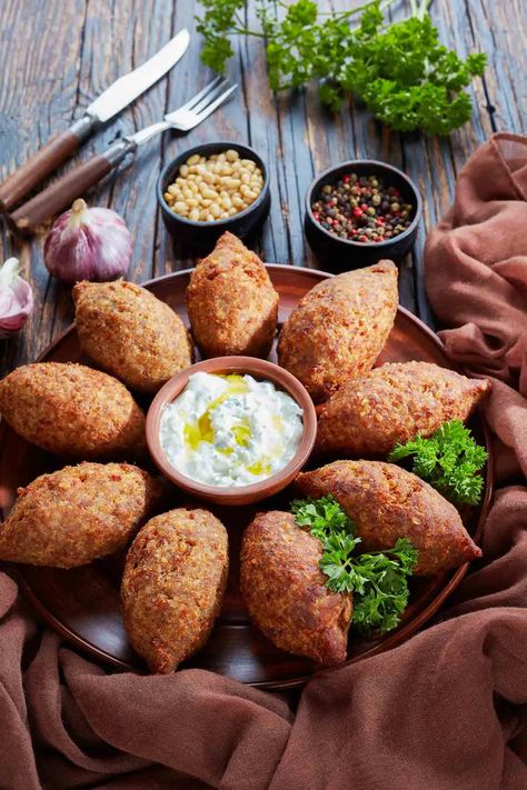 Kibbeh Recipe, Recipes Using Rotisserie Chicken, Arabian Food, Lebanese Recipes, Brazilian Food, Middle Eastern Recipes, Turkish Recipes, Food Presentation, Food Plating