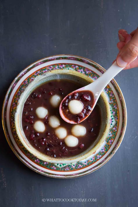 Red Bean Soup Instant Pot, Red Bean Soup Japanese, Red Bean Soup Chinese, Red Bean Dessert Chinese, Sweet Red Bean Soup, Tcm Recipes, Albedo Aesthetic, Mochi Soup, Dongzhi Festival