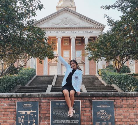 White Coat Ceremony Aesthetic, White Coat Ceremony Pictures, Pharmacy White Coat Ceremony, White Coat Aesthetic Doctor, White Coat Ceremony Outfit, White Coat Ceremony, Grad Picture Ideas, Aesthetic Doctor, Pharmacy Student