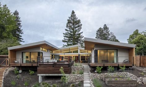 Photo 7 of 7 in Build an Eichler-Esque Home—or Whatever You Dream Up—With These Customizable Prefab Frames - Dwell Eichler Homes Atrium, Pre Fab Tiny House, Staircase Outdoor, Modular Cabins, Sky Building, Dwell Magazine, Eichler Homes, Exterior Remodel, Building Systems