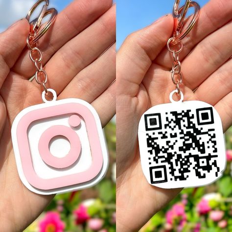 For the business owners😍 Acrylic QR code keychains - these can be for your insta, website or any other link to your biz! All colours are available too🫶🏼 Keychain Small Business, Acrylic Qr Code, Qr Code Keychain, Instagram Qr Code, Qr Code Social Media, Card Keychain, Instagram Symbols, Black Keychain, Sign Business