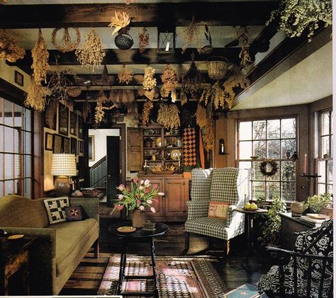 Primitives and Fall - A Match Made In Heaven | Just Vintage HomeJust Vintage Home Cottage Core House Interior, Cottagecore Interior Design, Cottagecore Interior, Cottage Core House, Primitive Living Room, Primative Decor, Deco Champetre, Primitive Homes, Casa Country