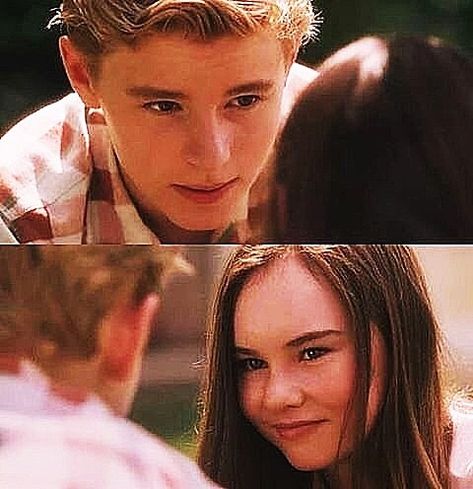 Flipped (2010). The teenage Bryce Loski (Callan McAuliffe) & the teenage Juli Baker (Madeline Carroll). Juli, voice-over: “As we stood there, I realized that all these years we never really talked.” Juli: “Do you some help?” Bryce: “Yeah.” Juli, voice-over: “But that day, we started.” Bryce, voice-over: “And I knew we’d be talking for a long time.” Madeline Carroll Flipped, Flipped Juli And Bryce, Callan Mcauliffe Flipped, Bryce And Juli Flipped, Bryce Loski And Juli Baker, Flipped Fanart, Julie Baker And Bryce Loski, Flipped Movie Aesthetic, Bryce Flipped