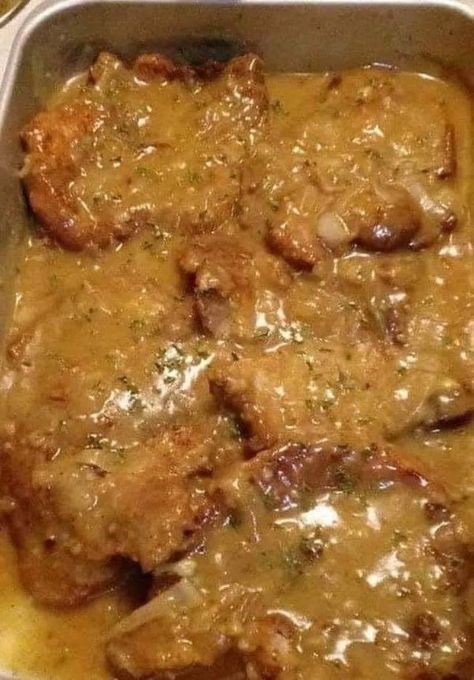 Homemade Recipes Braised Pork Chops, Smothered Pork Chops Recipe, Pork Crockpot Recipes, Smothered Pork, Seared Pork Chops, Cajun Pasta, Gravy Ingredients, Smothered Pork Chops, Mushroom Gravy