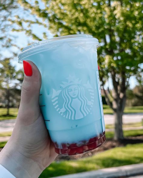 *blue drink has entered the chat* 🩵 yesterday, @starbucks released a brand new summer drink in a beautiful blue hue: the summer-berry refresher and her bffs, the lemonade refresher 🍋 and the summer skies drink ☁️ (second pic). as always, i did the hard hitting *field research* and tried both the original and coconut milk versions of the new blue refreshers so i could report back. and let me tell you… i think this drink was VERY intentional. the color, the timing, and dare i say there are ... Lemonade Refresher, Starbucks Girl, Field Research, Blue Drink, Summer Skies, Blue Drinks, Summer Berries, Summer Drink, Summer Sky