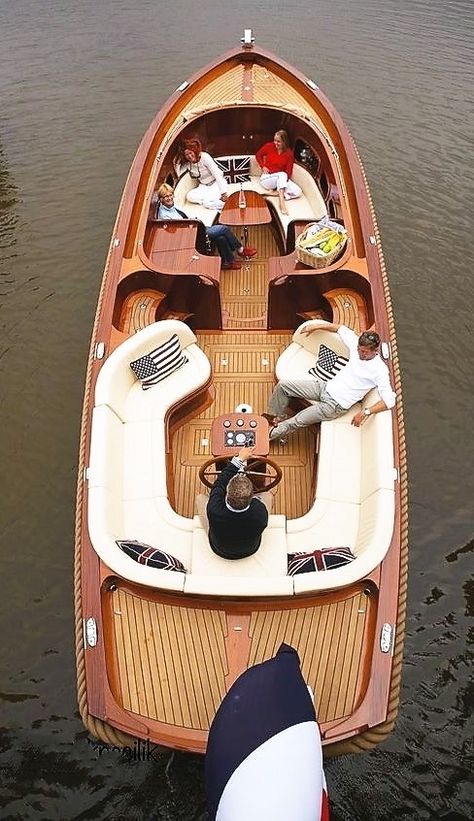 Wooden Speed Boats, Small Yachts, Classic Wooden Boats, Wooden Boat Building, Wooden Boat Plans, Boat Projects, Boat Building Plans, Boat Interior, Vintage Boats