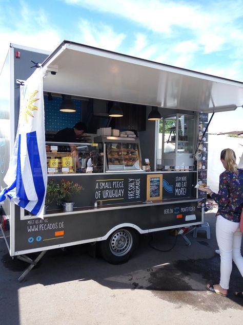 Enclosed Trailer Food Truck, Trailer Bakery, Foodtrucks Ideas, Coffee Food Truck, Catering Van, Mobile Coffee Shop, Coffee Trailer, Coffee Van, Mobile Food Trucks