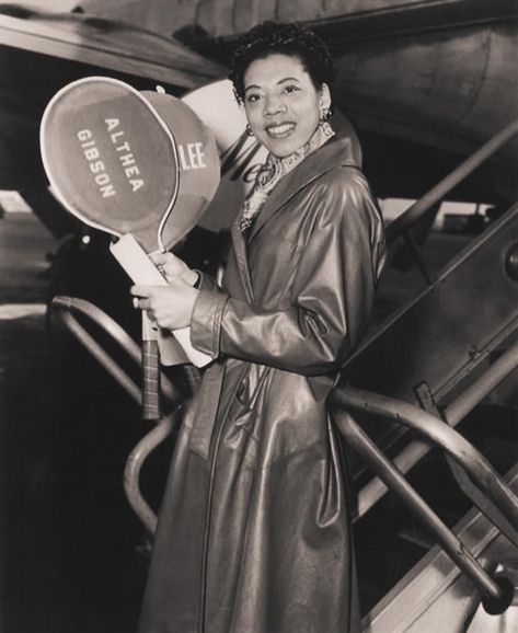 “I began to understand that you could walk out on the court like a lady, all dressed up in immaculate white, be polite to everybody, and still play like a tiger and beat the living daylights out of the ball!” — Althea Gibson, who saw the importance of manners and elegance during her journey from Harlem to Wimbledon, which she won in 1957 and 58. Althea Gibson, Missy Franklin, Tennis Wimbledon, Tennis Logo, Tennis Women, Tennis Art, American Athletes, Arthur Ashe, Gabby Douglas