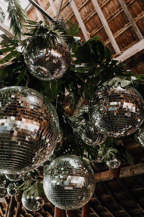 Tulum Theme Party Decor, Disco Ball Event Decor, Tulum Backyard Ideas, Tulum Party Decor, Tulum Vibes Party, Dancefloor Aesthetic, Tulum Theme Party, Disco Ball Wedding Decor, Tulum Decor