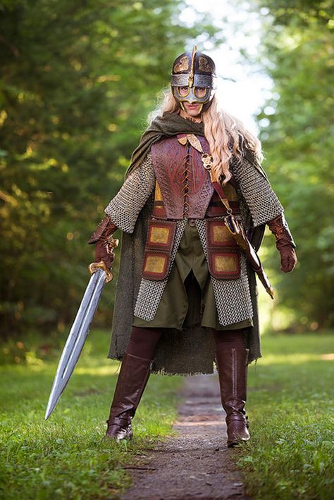 Eowyn Battle Costume, Eowyn Costume, Eowyn Cosplay, Lord Of The Rings Cosplay, Eowyn And Faramir, Character Practice, Dream Cosplay, King Costume, Fan Art Comics