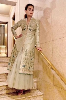 Celebrity Style Collection | Stars Wearing Anita Dongre Orang India, Dia Mirza, Indian Designer Suits, Anita Dongre, Gaun Fashion, Salwar Kamiz, Indian Bridal Dress, Indian Gowns Dresses, Kurti Designs Party Wear