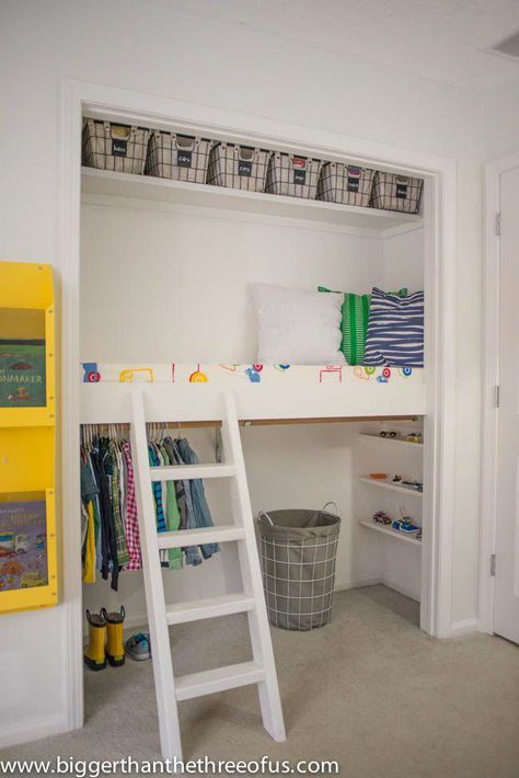 14 Genius Toy Storage Ideas For Your Kid's Room - DIY Kids Bedroom Organization #bedroomstorage Closet Nook, Kids Bedroom Organization, Kids Bedroom Storage, Open Closet, Kids Rooms Diy, Storage Kids Room, Kid Closet, Kids Room Organization, Diy Dresser