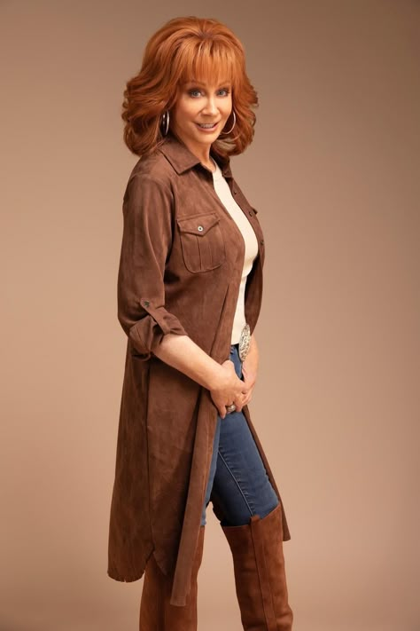 Reba Mcintyre, Set Hairstyles, Brett Cooper, Roller Set Hairstyles, Country Female Singers, Voice Coach, Star Trek Images, Country Music Awards, Reba Mcentire