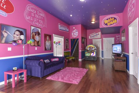 double bubble box of gum | Bubble gum living room at Sweet Escape luxury vacation rental Hd Scenery, Orlando Disney World, Candy Themed Bedroom, Chocolate Bedroom, Galaxy Bedroom, Gum Bubble, The Sweet Escape, Galaxy Room, Candy Room