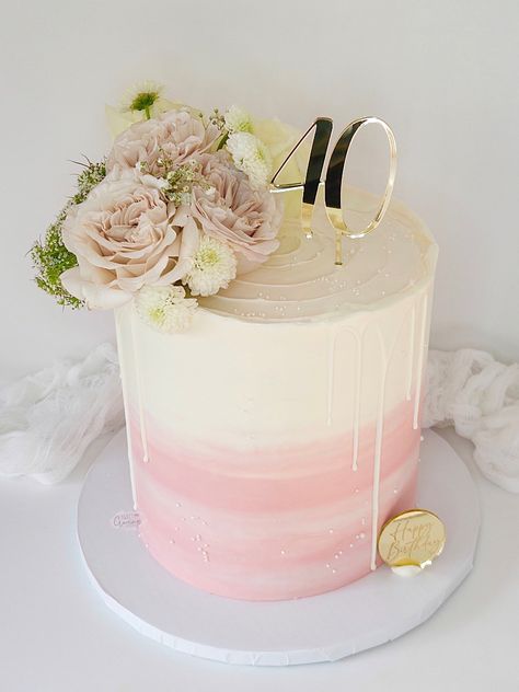 Pink And White Ombre Cake, Pink Ombre Cake Birthday, Pale Pink Cake, Ombre Birthday Cake, Carmel Cake, Gold And White Cake, Ombré Cake, Pink Ombre Cake, Pink Cakes