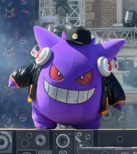 Pokemon W, Gengar Pokemon, Pokemon Halloween, Ghost Type, Cute Pokemon Pictures, Pokemon Collection, Purple Guy, Cool Pokemon, Pokemon Pictures