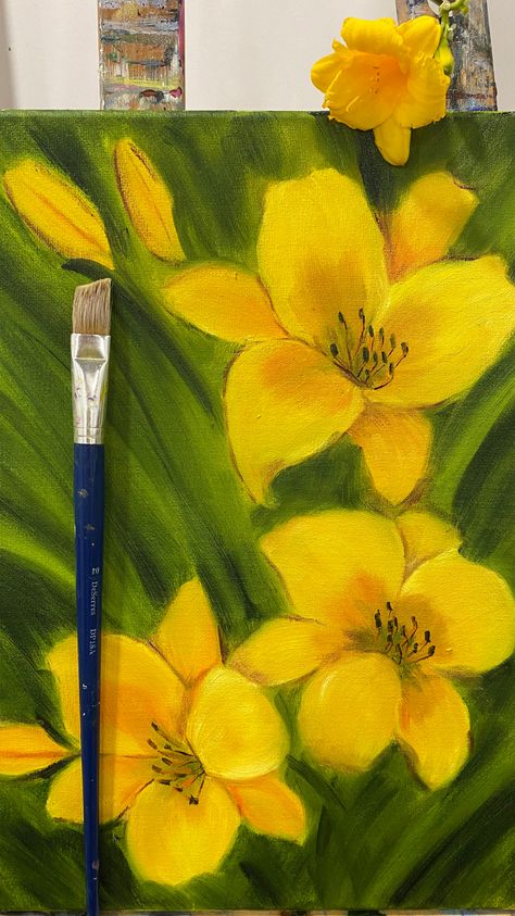 How to paint yellow daylilies. Painting tutorial for beginner. How To Paint Yellow Flowers, Daylily Painting, Yellow Daylilies, Southern Flowers, Painted Bee Hives, Bee Hives, Day Lilies, Daylilies, How To Paint