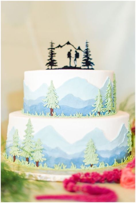 Wedding Cake Nature Theme, National Park Cake, Wedding Cake Nature, Adventure Cake, Outdoor Wedding Cake, Star Themed Wedding, Mountain Cake, Fall Bridal Bouquet, Blue And Blush Wedding