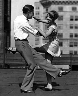 Roaring 1920s Dance Styles - Charleston, Fox Trot, Texas Tommy 1920s Dance, West Coast Swing Dance, Ballroom Dance Photography, Dancing In The Street, Arte Jazz, Isadora Duncan, Vintage Dance, Lindy Hop, Swing Dancing