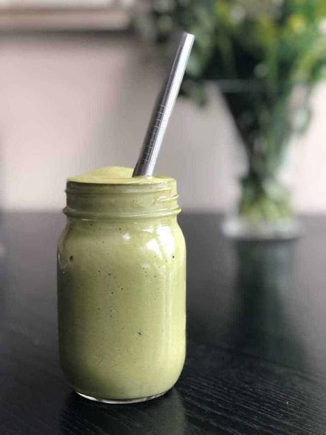 If You Like Starbucks' Matcha Green Tea Crème Frappucino, Try This Matcha Green Tea Smoothie (healthier & saves you money)!   #starbucks #recipes #healthy #smoothie Starbucks Recipes Healthy, Starbucks Matcha Green Tea, Matcha Green Tea Smoothie, Starbucks Matcha, Green Tea Smoothie, Tea Smoothie, Recipe Web, Matcha Smoothie, Human Bean