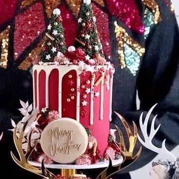 ChellBells Cakes 💗 on Instagram Mini Cake Love, Chellbells Cakes, Mini Cake, October 29, Mini Cakes, Christmas Is, Holiday Ideas, I Know, This Year