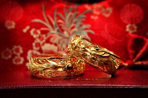 chinese dragon and phoenix bangles for the bride Chinese Engagement Ring, Chinese Wedding Ring, Chinese Wedding Jewelry, Chinese Gold Jewellery, Fall Wedding Ring, China Decorations, Chinese Engagement, Cheap Gold Jewelry, Marriage Jewellery