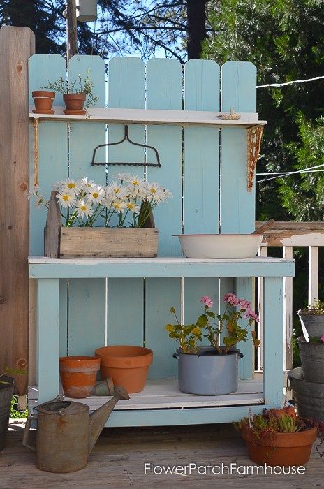 12 DIY Potting Benches with Farmhouse Style Shed Paint Colours, Rustic Potting Benches, Potting Bench Ideas, Pallet Garden Benches, Diy Potting Bench, Potting Bench Plans, Outdoor Potting Bench, Wood Bench Outdoor, Potting Tables