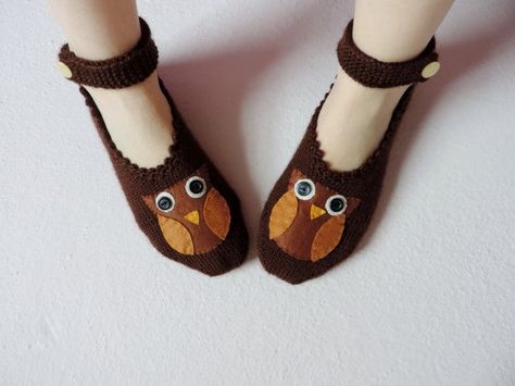 Turkish Slippers, Owl Slippers, Woman Slippers, Knitted Owl, Brown Hand, Booties Crochet, Knitted Slippers, Crochet Baby Booties, Winter Gift