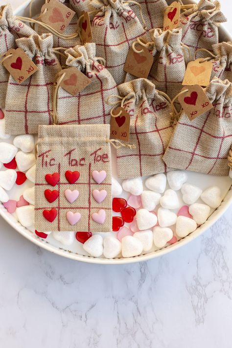 DIY: Valentine's Tic Tac Toe - Kari Skelton Valentines Day Aesthetic Vintage, Tic Tac Toe Diy, Superhero Valentines, Tic Tac Toe Valentine, Valentines Day Aesthetic, Valentines Surprise, Toddler Arts And Crafts, Diy Yarn Crafts, Toddler Valentines