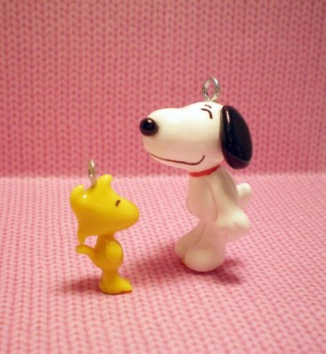 Snoopy and Woodstock Charley Brown Peanuts Charms Polymer Clay Flamingo Lily, Peanuts Charm, Woodstock Snoopy, Jumping Clay, Peanuts Characters, Peppermint Patties, Clay Inspiration, My Journal, Themed Room