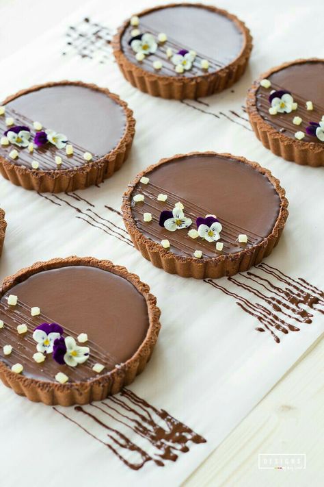 Tart Dessert Design, Tart Aesthic, Tart Idea, Fancy Bakery, Ginger Caramel, Tart Chocolate, Chocolate Tarts, Pie Chocolate, Mini Tarts