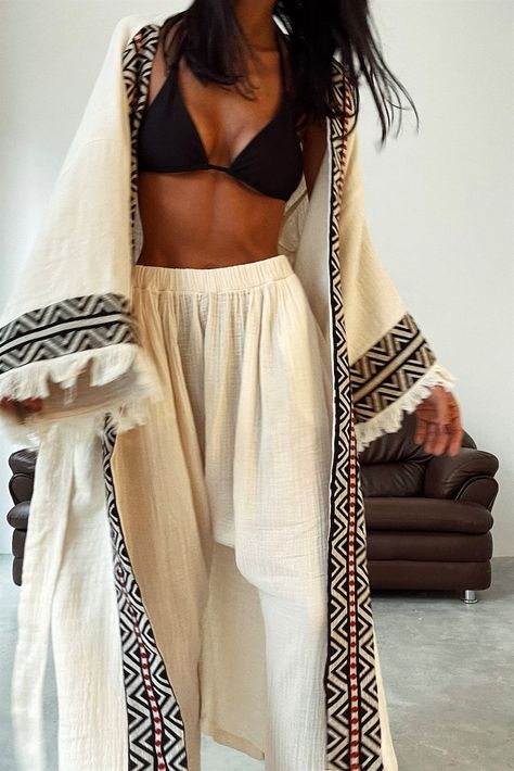 Look Boho Chic, Chique Outfit, Ethno Style, Boho Mode, Kimono Japanese, Mode Kimono, Mode Hippie, Boho Swimwear, Estilo Hippie