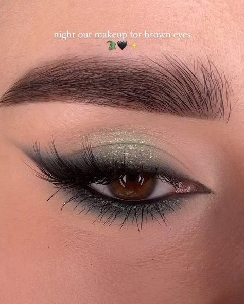 Cool Makeup Eye Looks, Makeup Look For Sage Green Dress, Makeup In Green Dress, Eye Makeup For Emerald Dress, Dark Green And Black Makeup Looks, Simple Dark Green Makeup Looks, Soft Glam Makeup Green Eyeshadow, Make Up To Go With Emerald Green Dress, Smokey Eye Makeup With Green