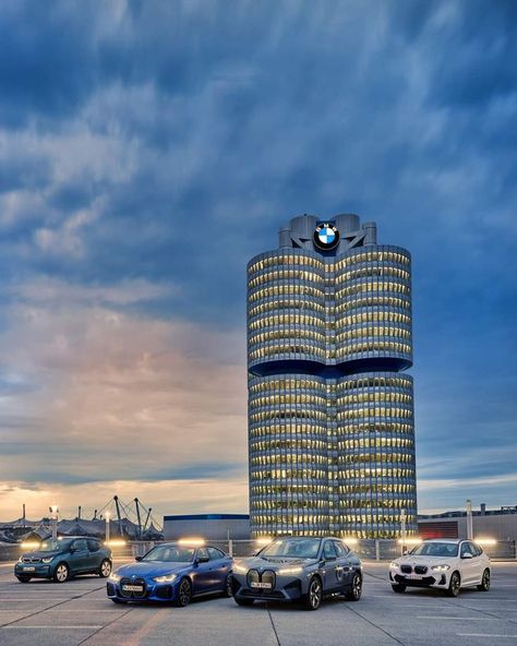 Bmw Museum, Bmw 745li, Car Transporter, Airplane Wallpaper, Car Museum, Munich Germany, Bmw Cars, My Dream Car, Willis Tower