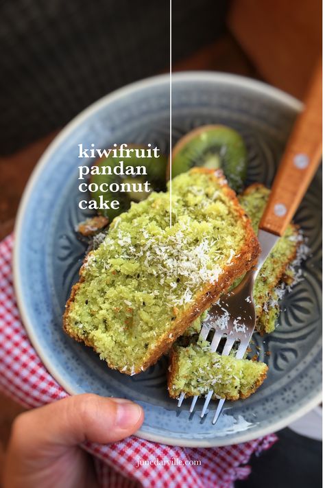 Fluffy Pandan Kiwifruit Cake with Grated Coconut Kiwi Cake, Easy Thai Recipes, Valentines Food Dinner, Processor Recipes, Pie Decoration, Cake With Coconut, Tea Cakes Recipes, Tea Cake, Caking It Up