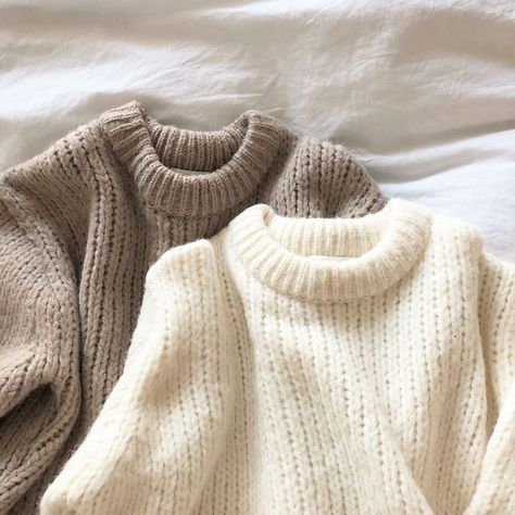 neutral colored sweaters you want to wear all winter long. Visit Daily Dress Me at dailydressme.com for more inspiration                 women's fashion 2018, fall fashion, winter fashion, women's blouses, sweaters, casual outfits, business casual, cozy outfit, school fashion, college, business casual Fall Knits, Chunky Sweaters, Potter Aesthetic, Birthday Suit, Looks Street Style, Mode Inspo, Hermione Granger, Mode Inspiration, Hermione