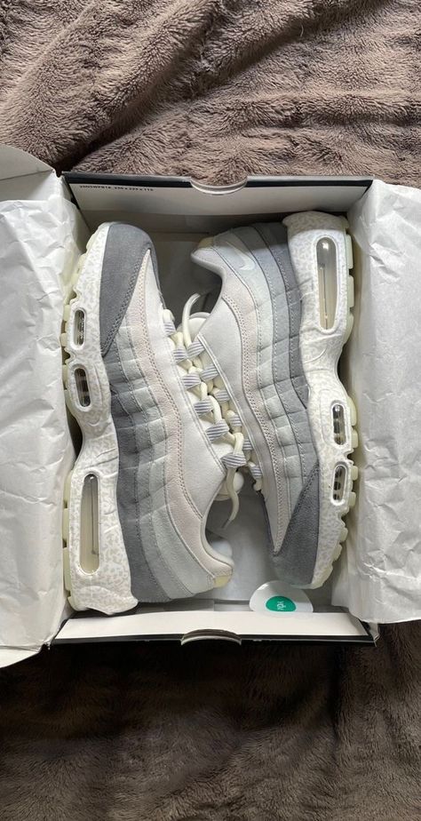 Nike 95, Pretty Shoes Sneakers, Kicks Shoes, Shoe Wishlist, Hype Shoes, Swag Shoes, Men's Footwear, Nike Air Max 95, Air Max 95