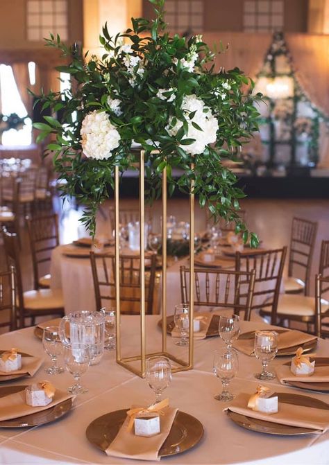 Centerpiece Height Guide, Tall And Short Wedding Centerpieces, Diy Tall Centerpieces Wedding, Daisy Wedding Theme, Wedding Flower Stand, Green Wedding Decorations, Gold Wedding Flowers, Geometric Centerpiece, Church Wedding Flowers