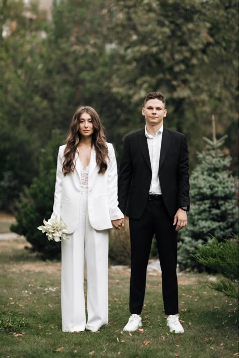 Wedding Suits Bride Female, Civil Wedding Ideas Outfits, Groom Courthouse Wedding Attire, Wedding Pantsuit The Bride Plus Size, Prenup Ideas Outfits, Minimalist Wedding Outfit, Prenup Outfit Ideas, Pre Nup Outfit Ideas, Wedding Casual Outfit